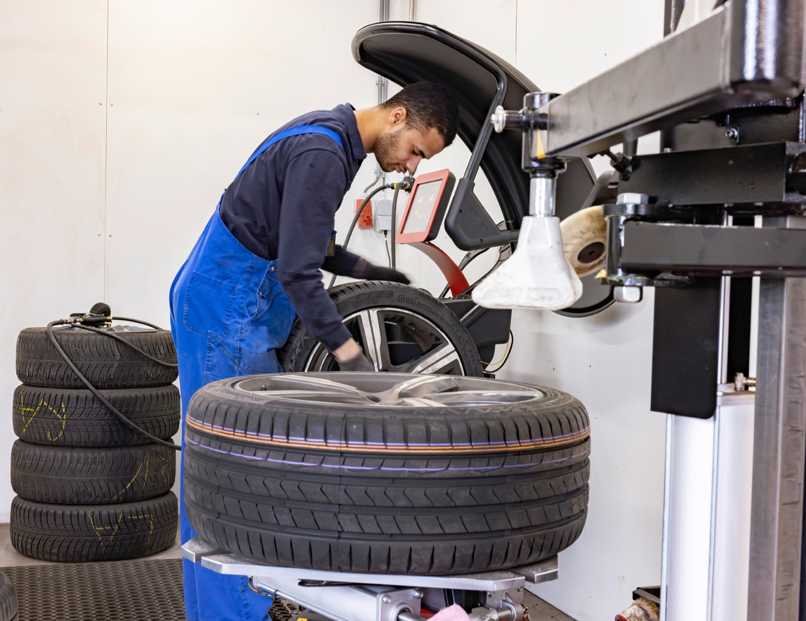 Common Image dinesten_images_1775031939.jpg BANDENSERVICE | Garage Verburg