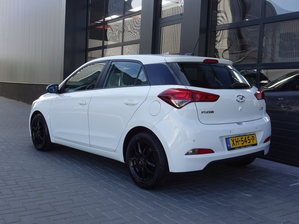 Toyota Yaris 1.5 Hybrid (Navi,Camera,Cruise,Stoelverwarming,Lm velgen) 54551399-15.jpg | Garage Verburg